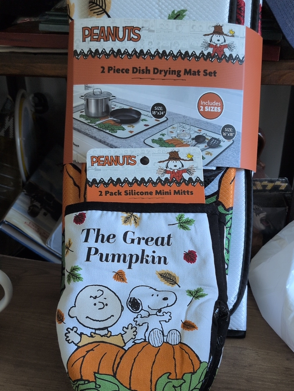 Peanuts The Great Pumpkin 2 Oven Mitts &2  Dish Mat Set -